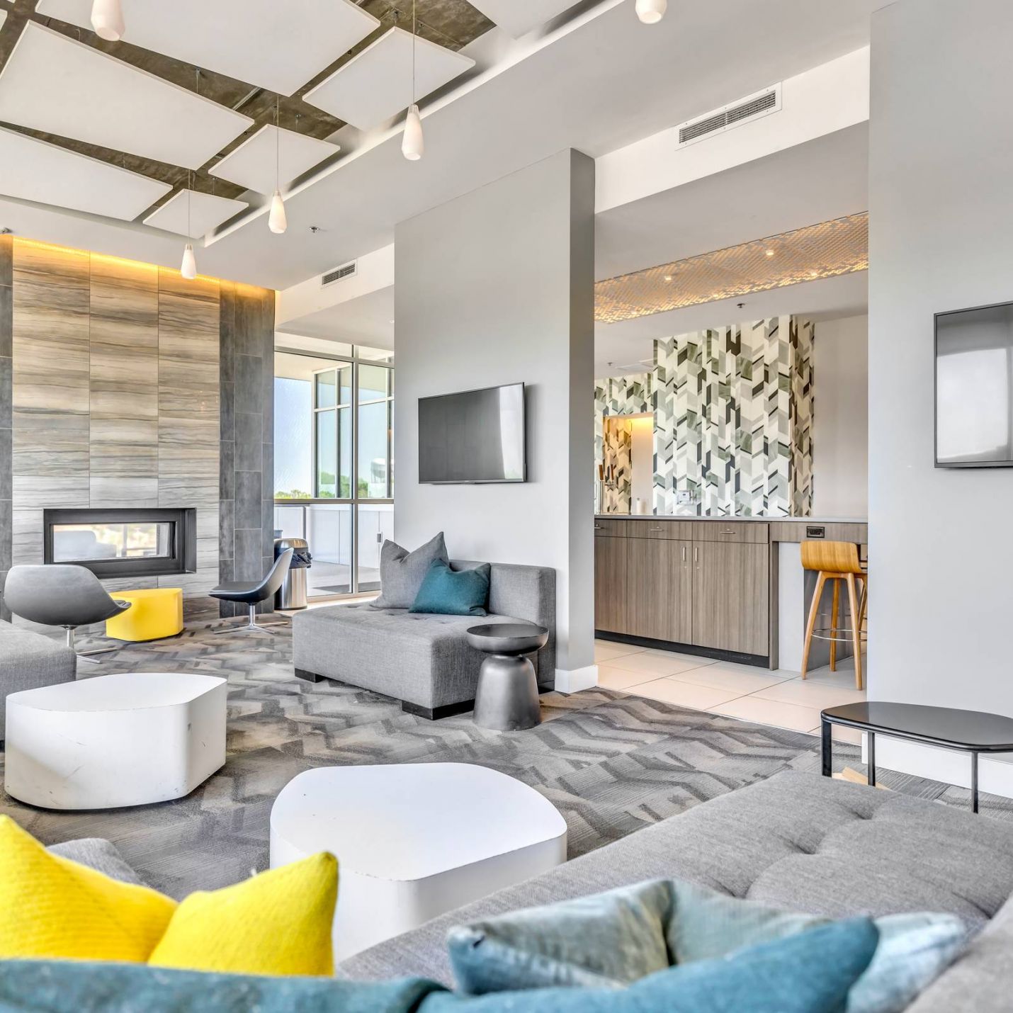 Avenue 80 apartments in Overland, KS lounge amenity