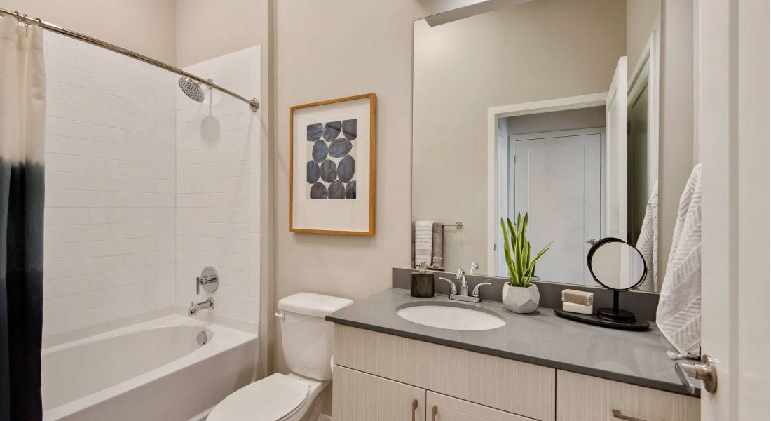 Avenue 80 Apartments Bathroom