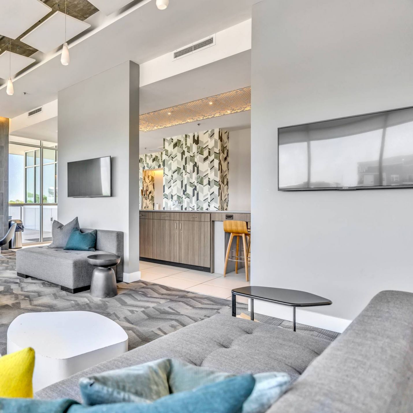 Avenue 80 apartments in Overland, KS resident lounge amentity